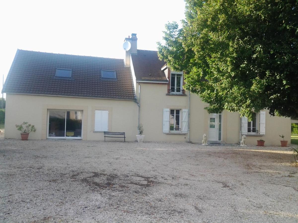 Bed and Breakfast La Bonne Adresse Val de Livre Екстер'єр фото